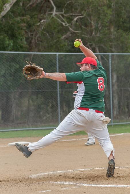 Pitch: Marshall Kronk pitches for Redlands Green. Photo: Rose Darroch – KR Sports Photos