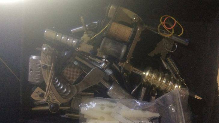 A tattoo gun found at a Gold Coast homePolice officers found tattoo guns, ink bottles and sketchbooks during a raid on an alleged backyard tattoo shop on the Gold Coast. Photo: Queensland Police Service