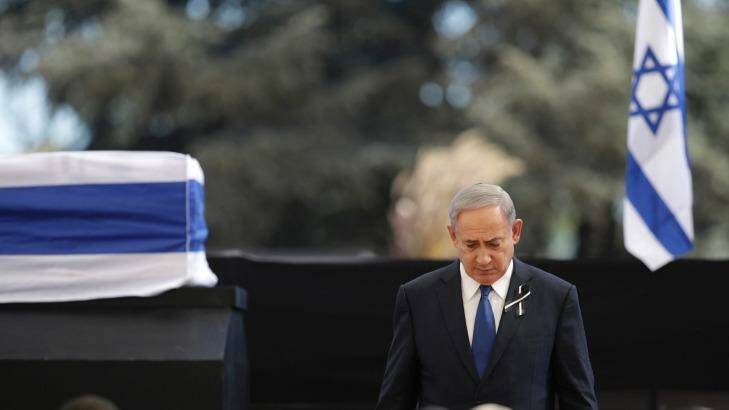 Israeli Prime Minister Benjamin Netanyahu walks from the stage past the casket of former Israeli President Shimon Peres. Photo: CAROLYN KASTER
