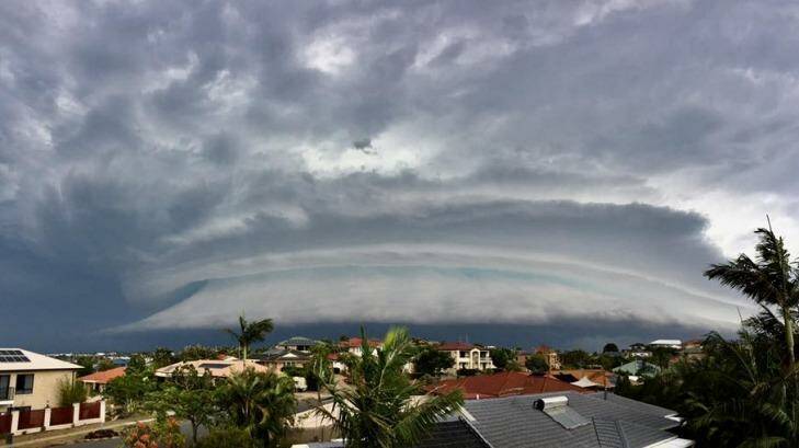 Queensland storm: The super cell storm looms over Sinnamon Parkl. Photo: Lenny Mcculloch - Higgins Storm Chasing