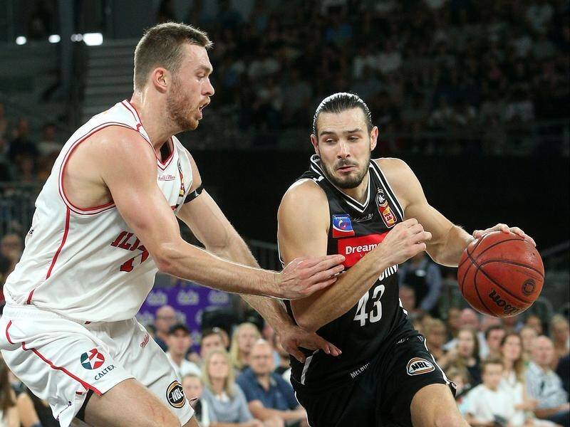 The Illawarra Hawks have finished the NBL season by beating minor premiers Melbourne United 94-84.