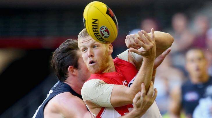 In the nick of time: Dan Hannebery handballs while being tackled. Photo: Quinn Rooney