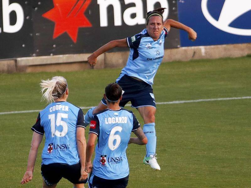 Lisa De Vanna (R) scored in extra time to secure Sydney FC's passage to the W-League grand final.