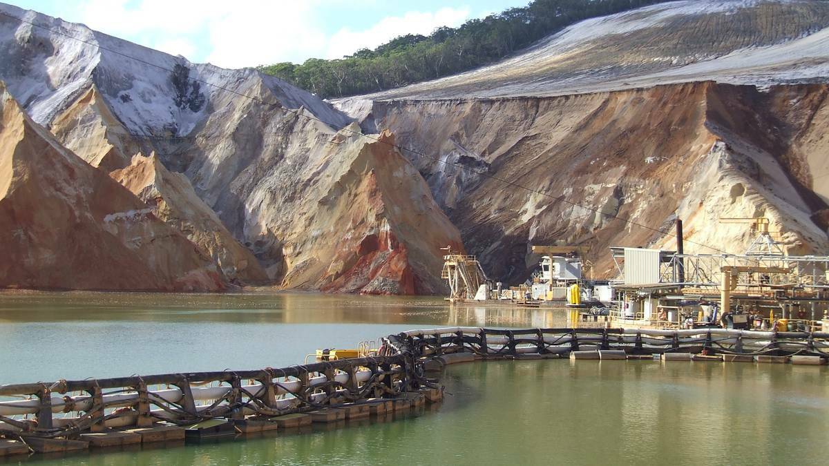 Four-year deadline for Straddie mining