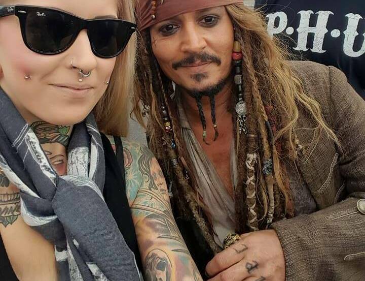 Erin Maree with her tattooed arm and her idol Johnny Depp, who signed the tattoo. 