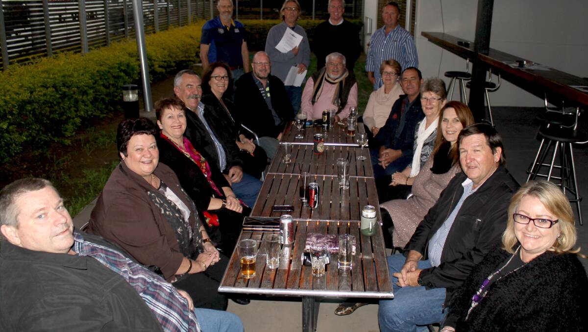 Last weekend 14 members of the Sarina RSL, with assistance from the town’s Bendigo Bank, hired a bus to travel west to Longreach for a weekend of shopping.