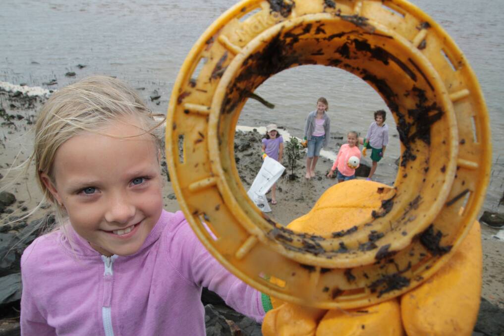 Hannah Peck, 9, with friends Aimee Kotynski, 9, Brooke Archer, 9 and Krista Peck, 8, all of Victoria Point and Asha Shirvington, 9, of Redland Bay find rubbish on Thompson's beach, Victoria Point as they clean up Australia.Photo by Chris mcCormack