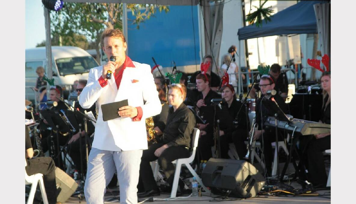 Hosst for evening was Cr paul Bishop at the Redlands Christmas Starlight concert