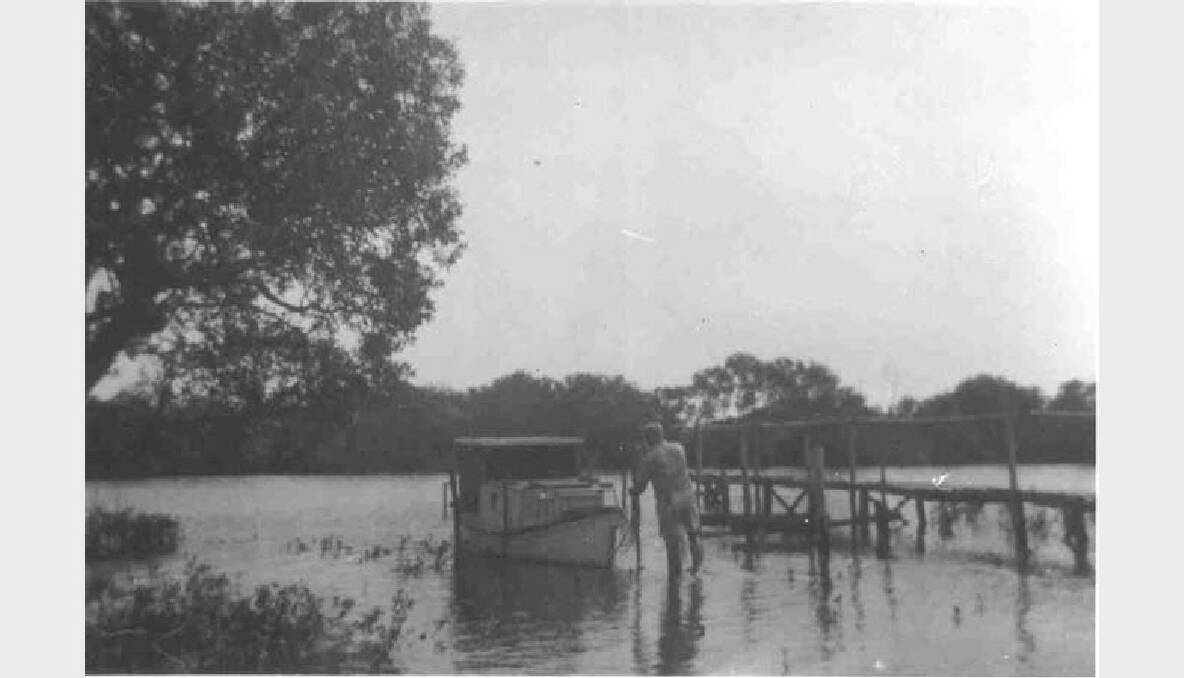  This private jetty was in Tingalpa Creek. This photo was taken in the 1950s. Not all jetties ran into the sea. Manywere in creeks or on lakes. 