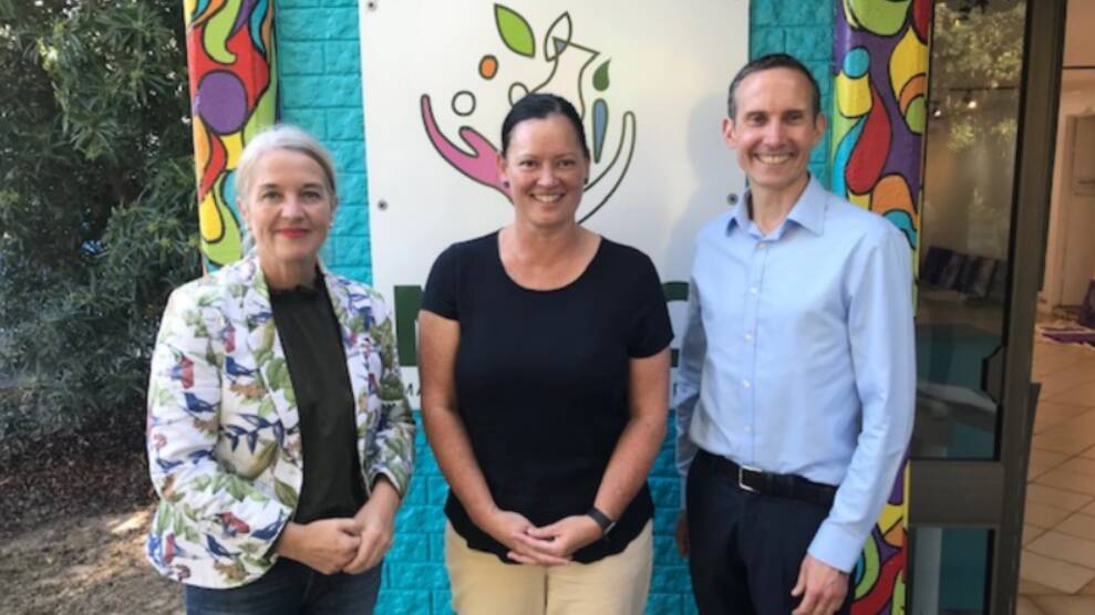 ARTS BOOST: Kim Richards, Donisha Duff and Andrew Leigh announced $1.5 million for the Macleay Island Arts Complex if Labor wins the 2022 federal election. Picture: supplied.