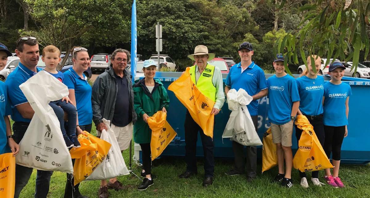 CLEANING UP: Clean Up founder Ian Kiernan with volunteers at a past Clean Up Australia Day. 