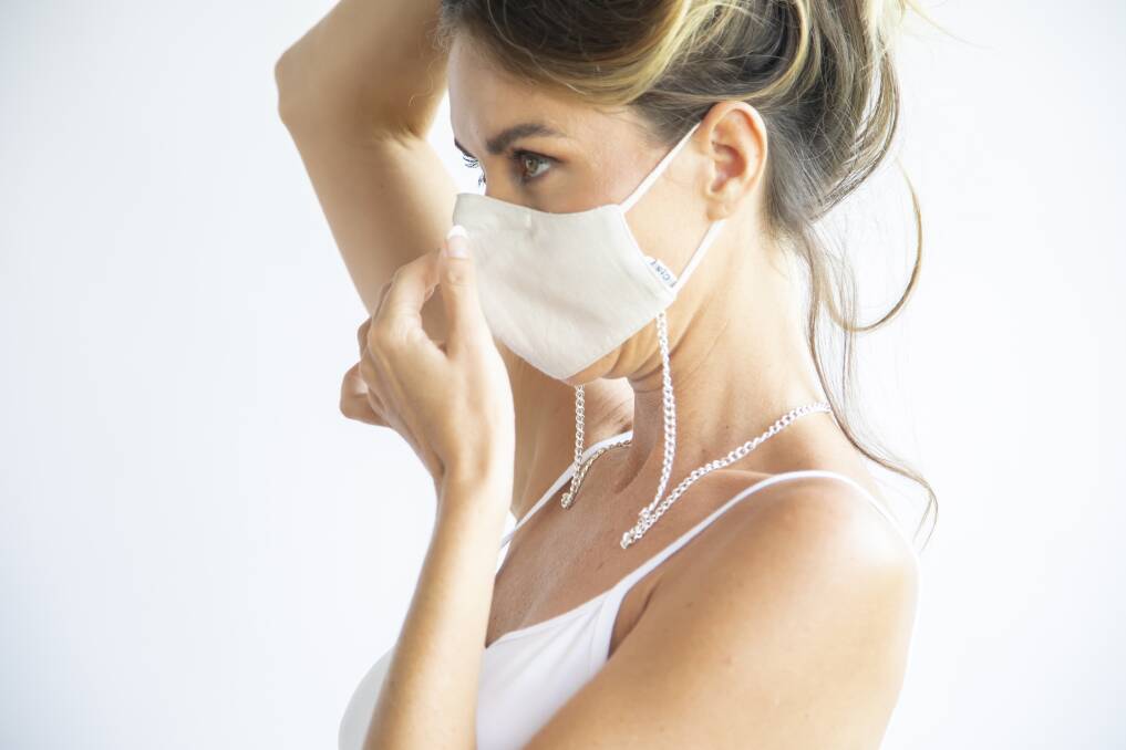 Adjustable and manageable loops make the Sheike Stik face masks make it easy to keep you safe from germs and viruses.