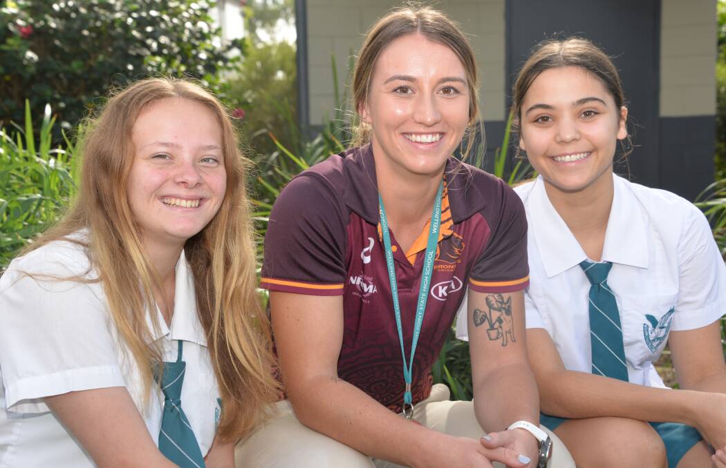 MENTOR: Wellington Point State High School students Makayla Richards (grade 12) and Bailey Malseed (grade 11) with cricketer Mikayla Hinkley (middle). Photo: Jordan Crick