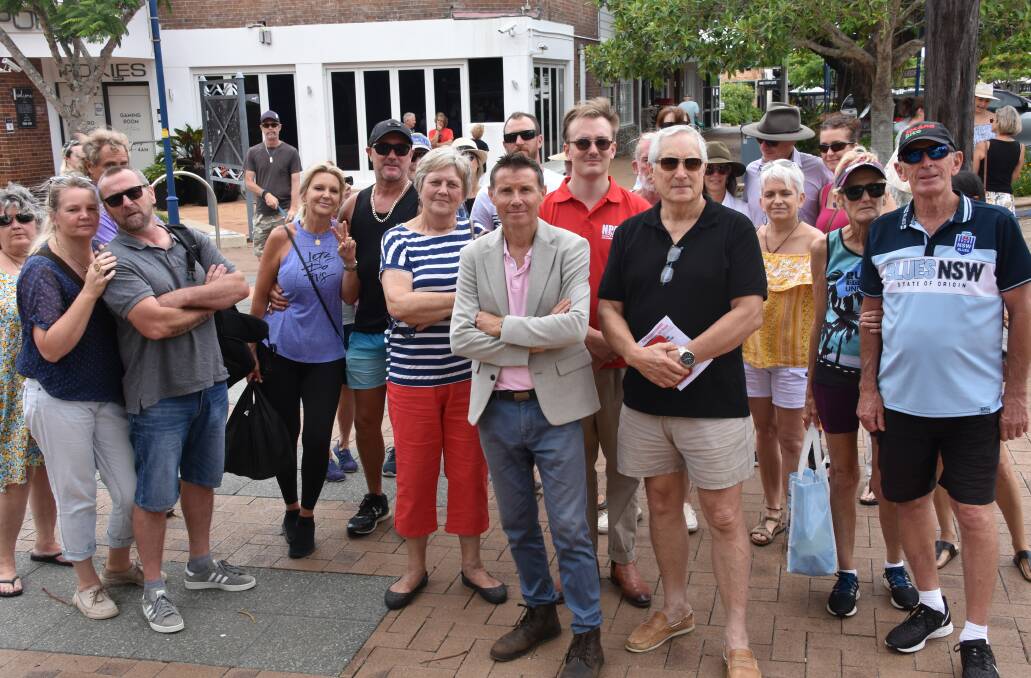 DISCUSSION: Federal MP Andrew Laming with some of the residents who attended the vaccine mandate rally in Cleveland.