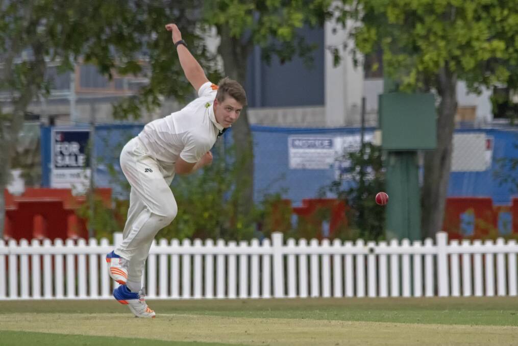 RUN IN TO FINALS: Chris Barker bowls for the Tigers at the weekend. Photo: Doug O'Neil. 