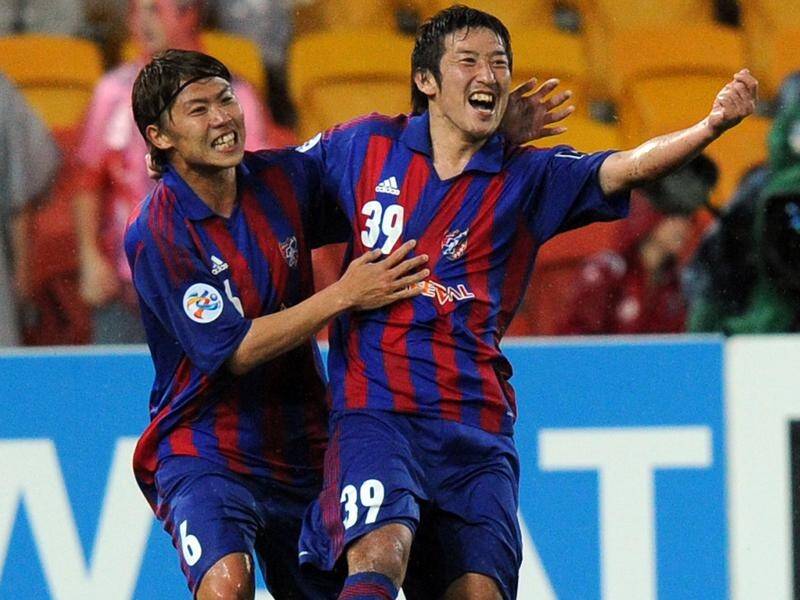 Former Japan international defender Kosuke Ota (l) has signed for Perth Glory in the A-League.