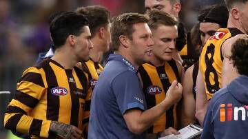 Coaches should be among the first to know drug-test results, Hawthorn's Sam Mitchell (centre) says. (Gary Day/AAP PHOTOS)