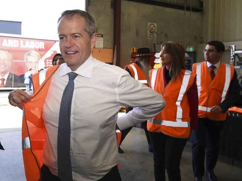 Bill Shorten heads to Bathurst Island as he campaigns in Liberal seats in the Northern Territory..