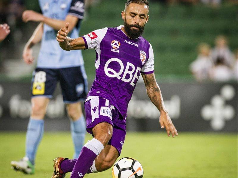 Perth star Diego Castro has signed a new one-year deal with the A-League club.