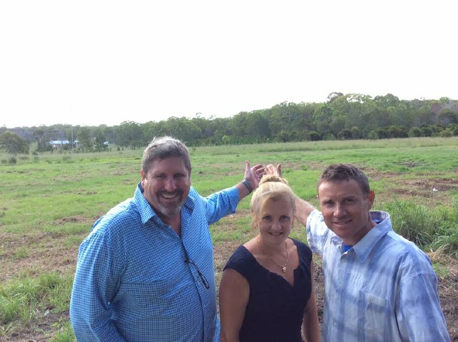 LAND Sale : Capalaba MP Steve Davies, with mayor Karen WIlliams and Bowman MP Andrew Laming