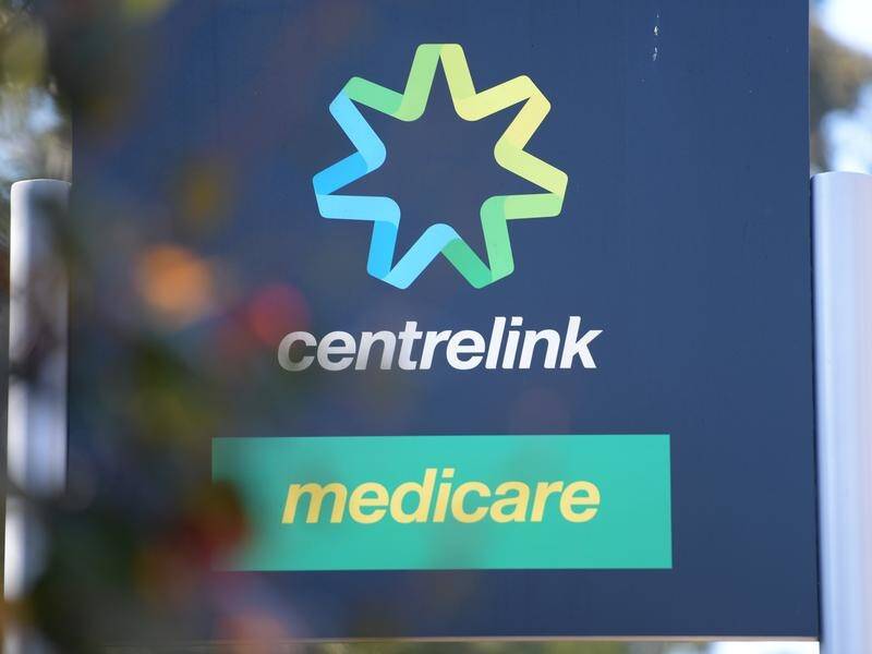 The federal government is pursuing former welfare recipients in an effort to recoup more than $900m.