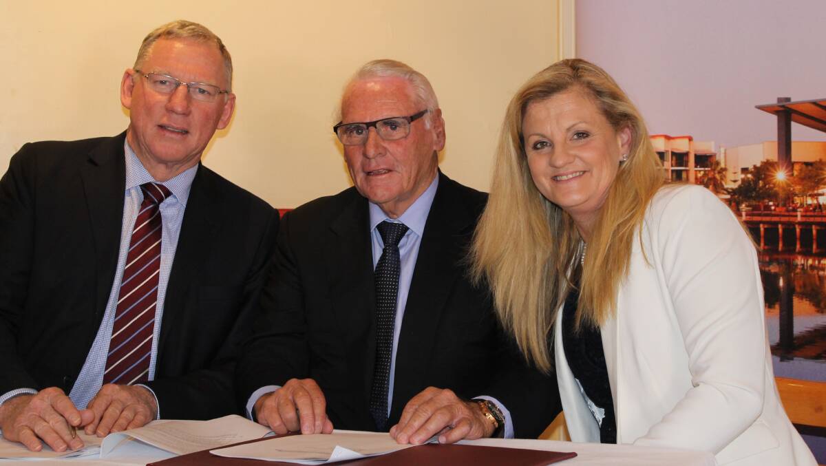 Deputy Premier Jeff Seeney (left), Redland City Mayor Cr Karen Williams and  Walker Group Executive Chairman Lang Walker  signed a Memorandum of Understanding at a ceremony at the Grand View Hotel at Cleveland.
